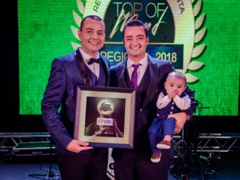 CLÍNICAS SEMPRE SORRINDO - Mais um ano eleita como a melhor empresa de Clínicas Odontológicas da Região.