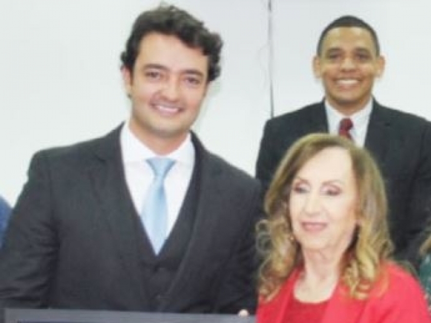 COM MUITA GRATIDÃO, DR. RAPHAEL BRIGAGÃO ALCÂNTARA, PROPRIETÁRIO DAS CLÍNICAS SEMPRE SORRINDO RECEBEU O “TÍTULO DE CIDADÃO SERTANEZINO. ”