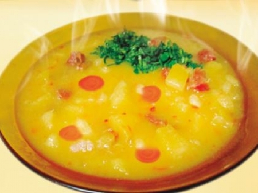 SOPA DE MANDIOCA COM CARNE