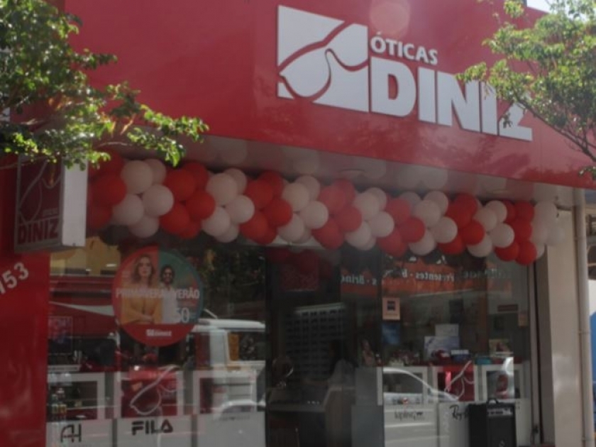 Ótica Diniz de Sertãozinho comemora 10 anos