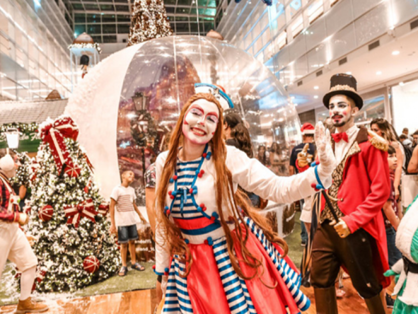 Parada de Natal do Ribeirão Shopping reúne personagens, música, coreografias e encenações