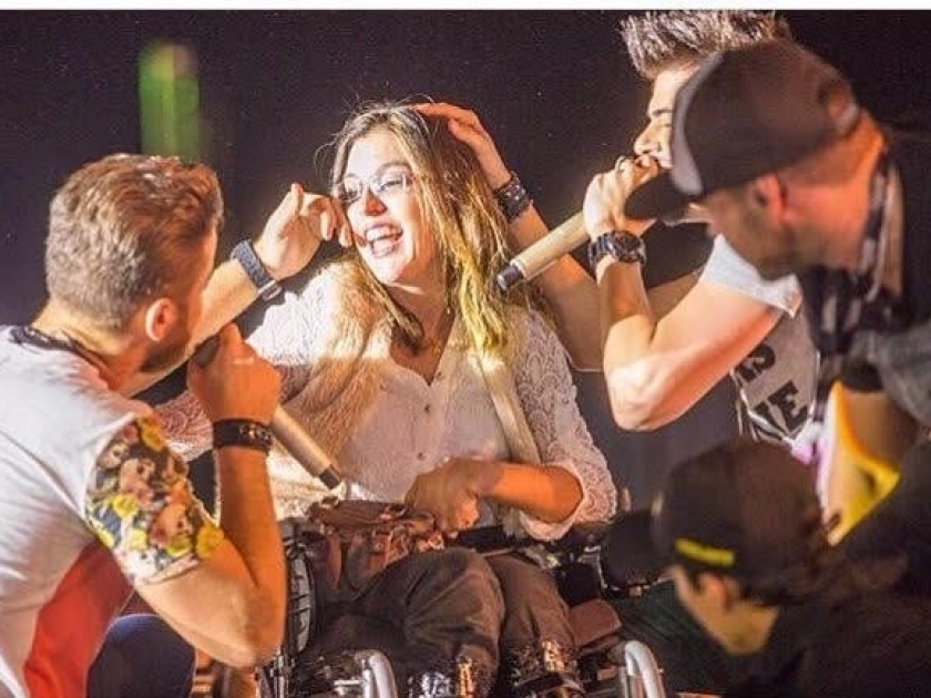 Evento em Ribeirão Preto leva cadeirantes e pessoas com Síndrome de Down para a passarela