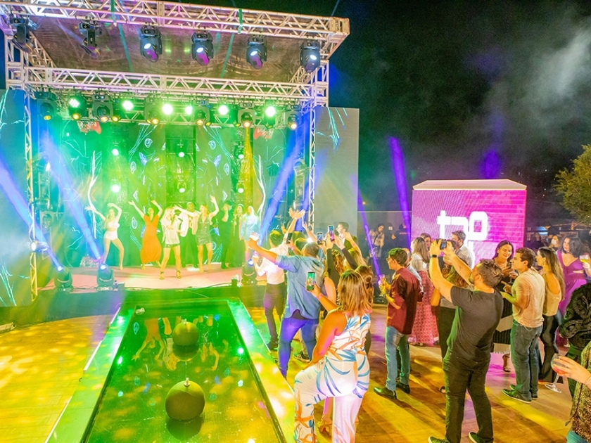 Empresária Ana Pink faz história com live show em Ribeirão Preto