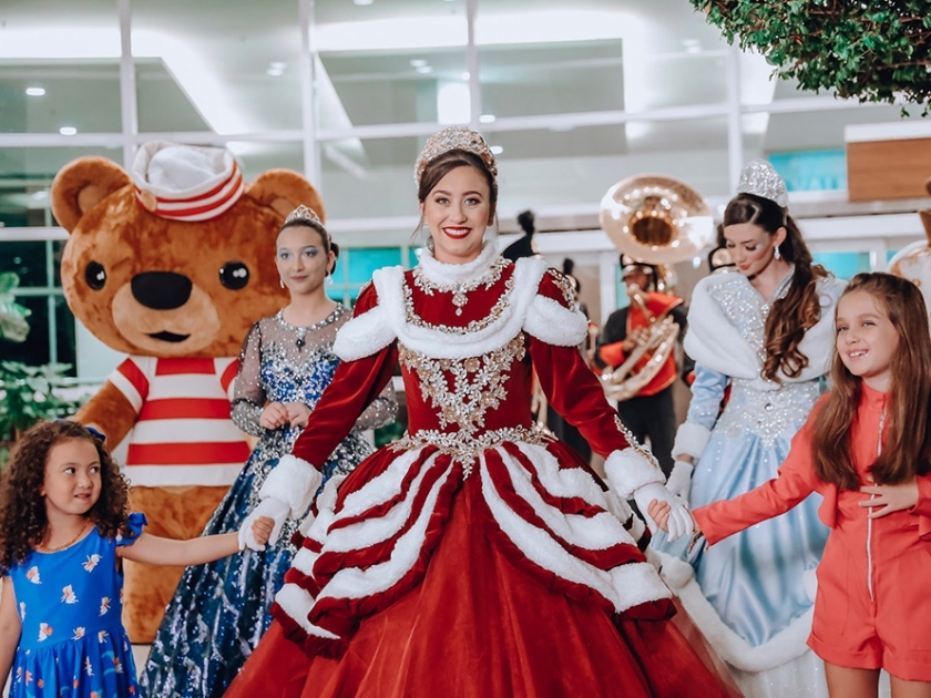 Parada de Natal do RibeirãoShopping marca a inauguração da decoração natalina inspirada na magia dos contos de fadas