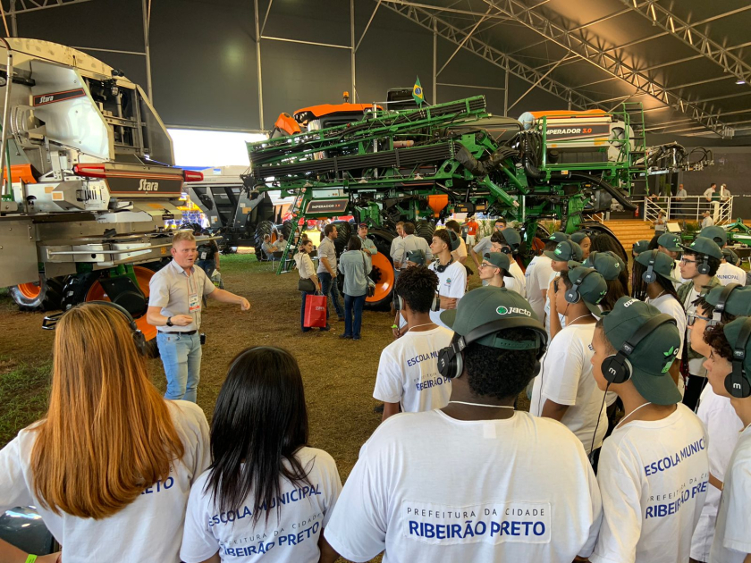 De Olho no Material Escolar fará imersão no setor rural com mais de 2 mil estudantes da região durante a Agrishow 2025