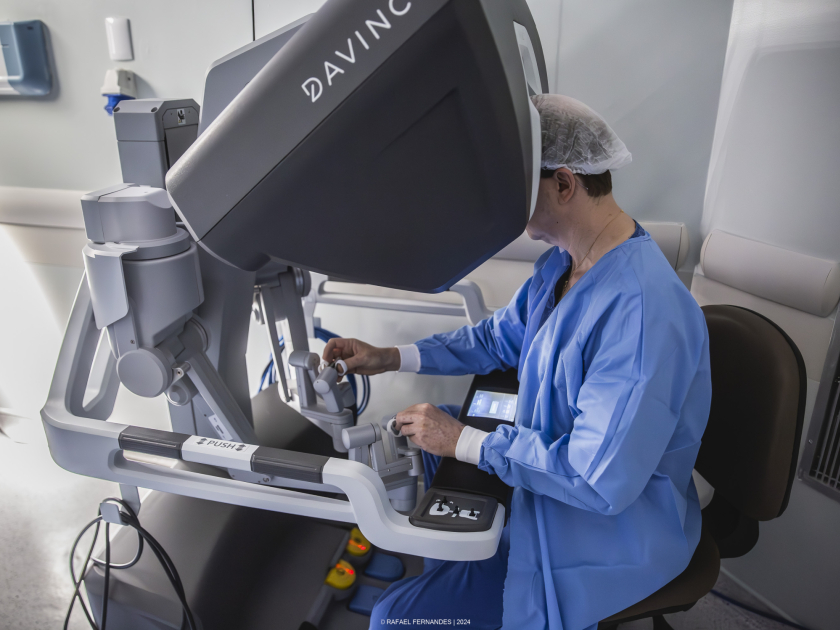 Em 12 meses, cirurgia robótica no Hospital Unimed Ribeirão alcança recorde mensal de atendimentos