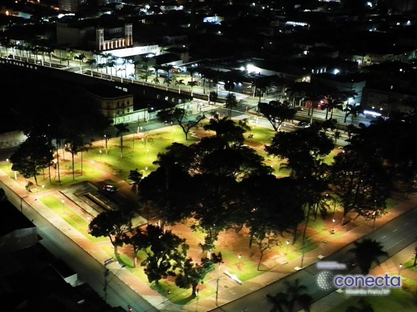Conecta celebra 50 mil pontos de luz modernizados e redução do tempo de espera dos chamados de manutenção