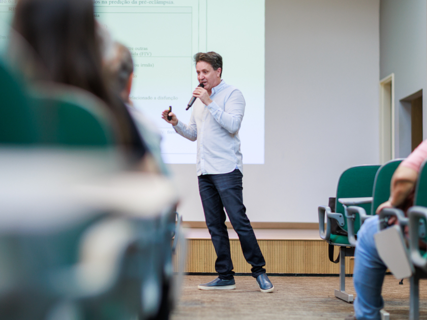 Unimed Ribeirão Preto inicia agenda 2026 de Educação Continuada com foco no cuidado à gestante hipertensa