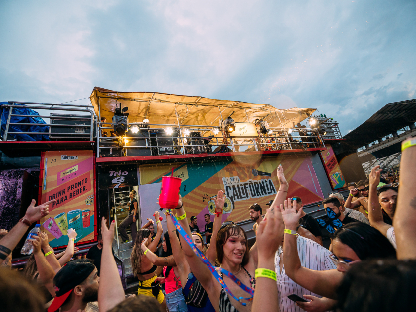 Bloco Califórnia 2026 atrai foliões de todo o interior paulista e consolida evento como maior pré-carnaval da região