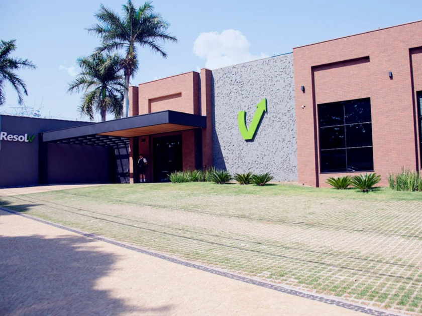 Resolv celebra 30 anos de atividades e realiza palestra com o navegador Amyr Klink